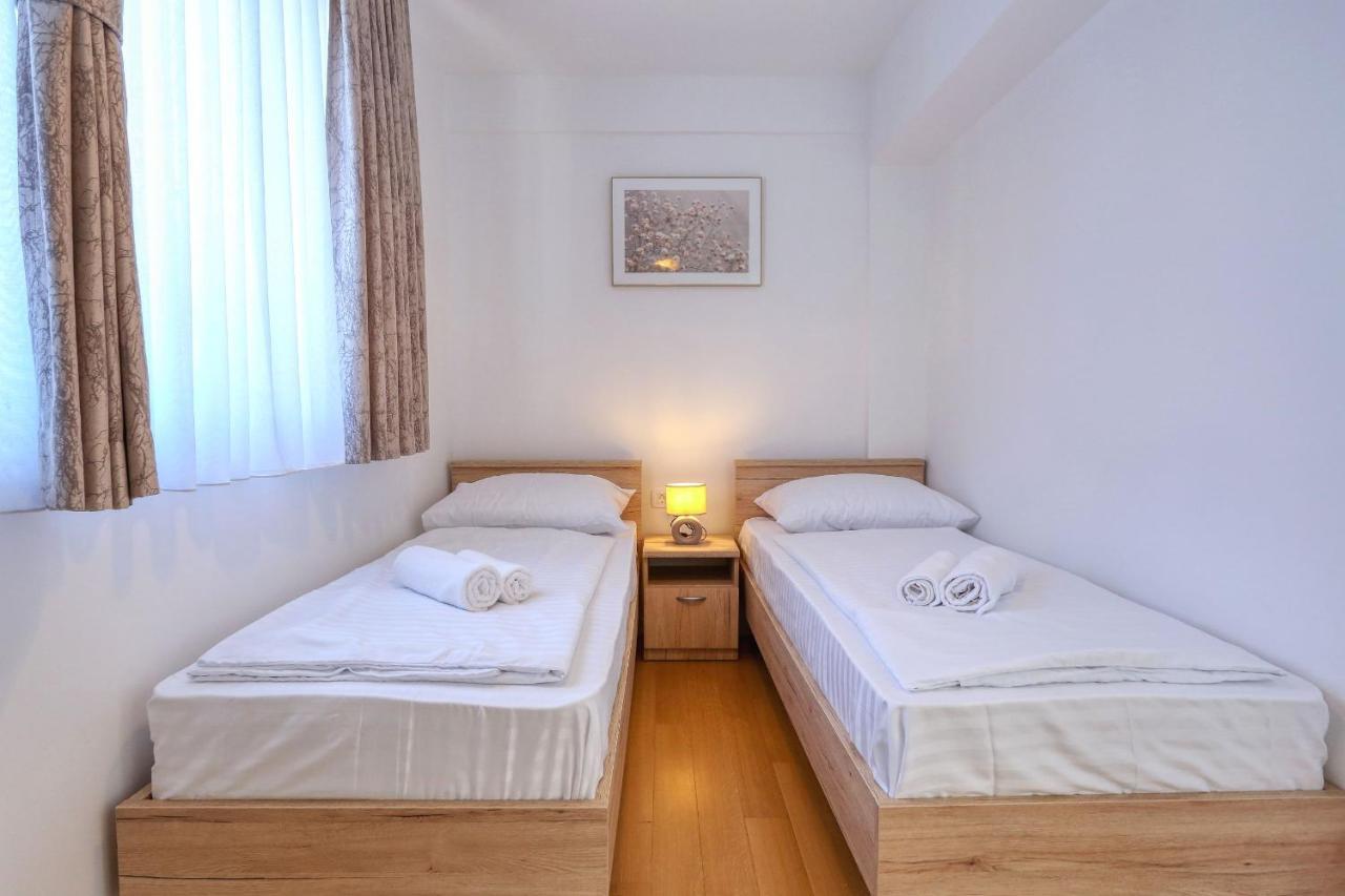 Apartments Perla With Free Parking Zadar Bagian luar foto
