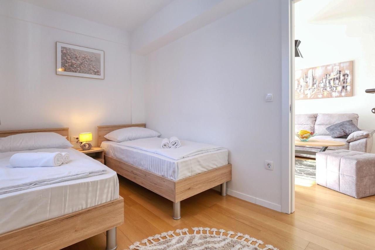 Apartments Perla With Free Parking Zadar Bagian luar foto