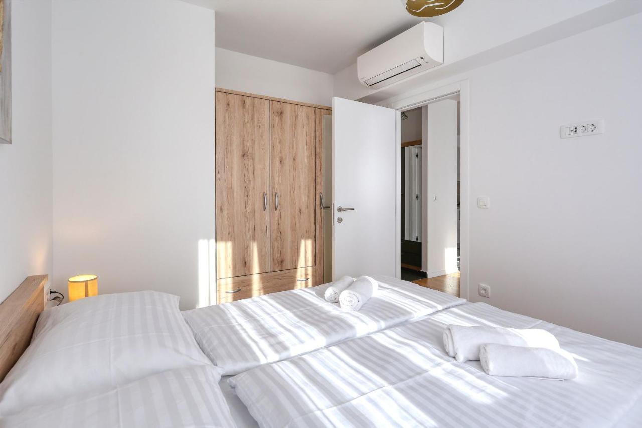 Apartments Perla With Free Parking Zadar Bagian luar foto