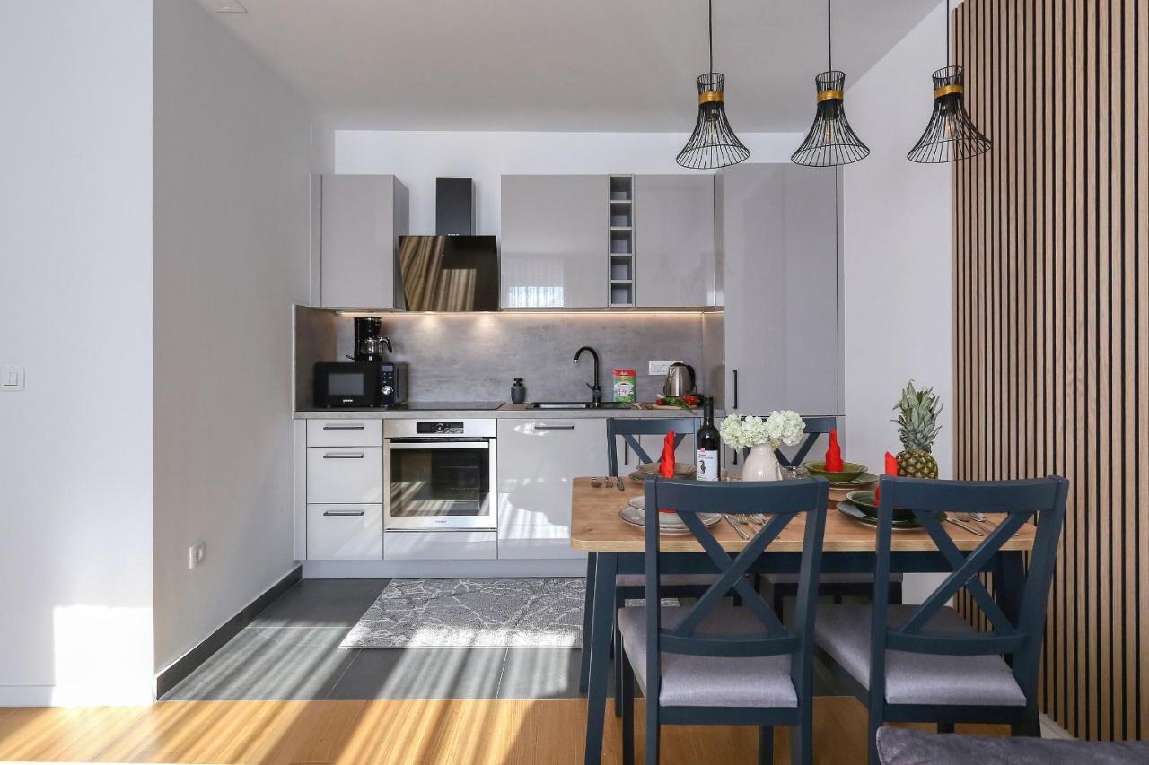Apartments Perla With Free Parking Zadar Bagian luar foto