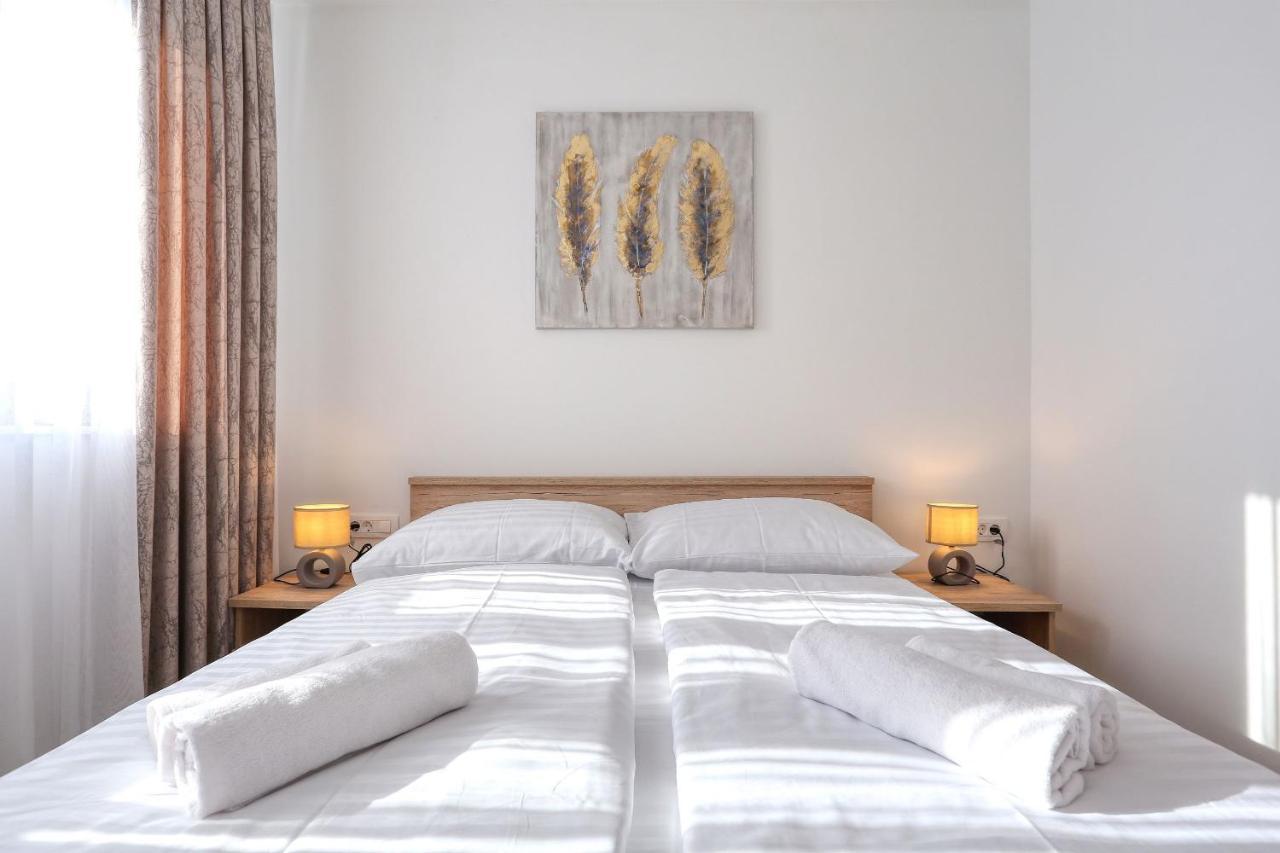 Apartments Perla With Free Parking Zadar Bagian luar foto