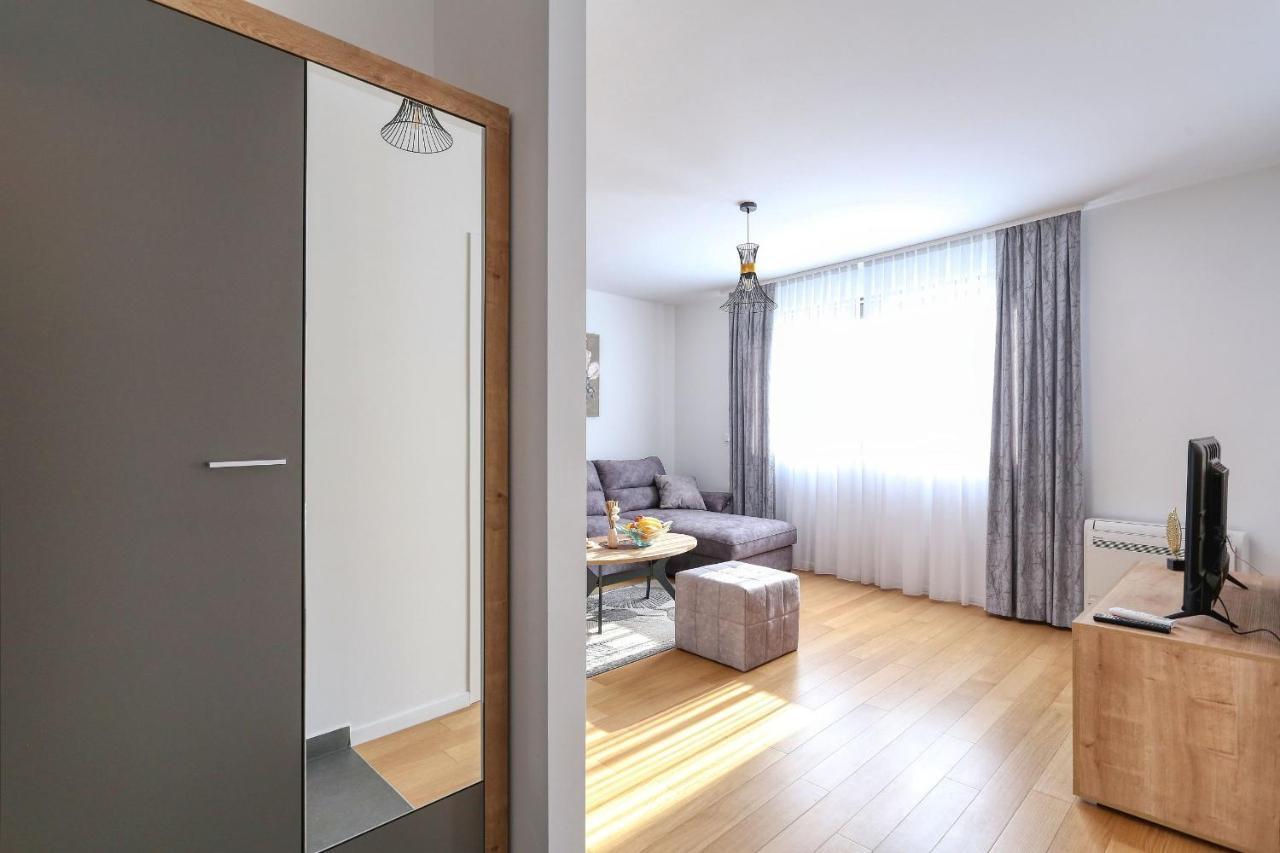 Apartments Perla With Free Parking Zadar Bagian luar foto