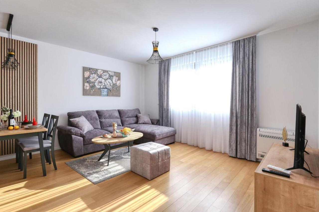 Apartments Perla With Free Parking Zadar Bagian luar foto
