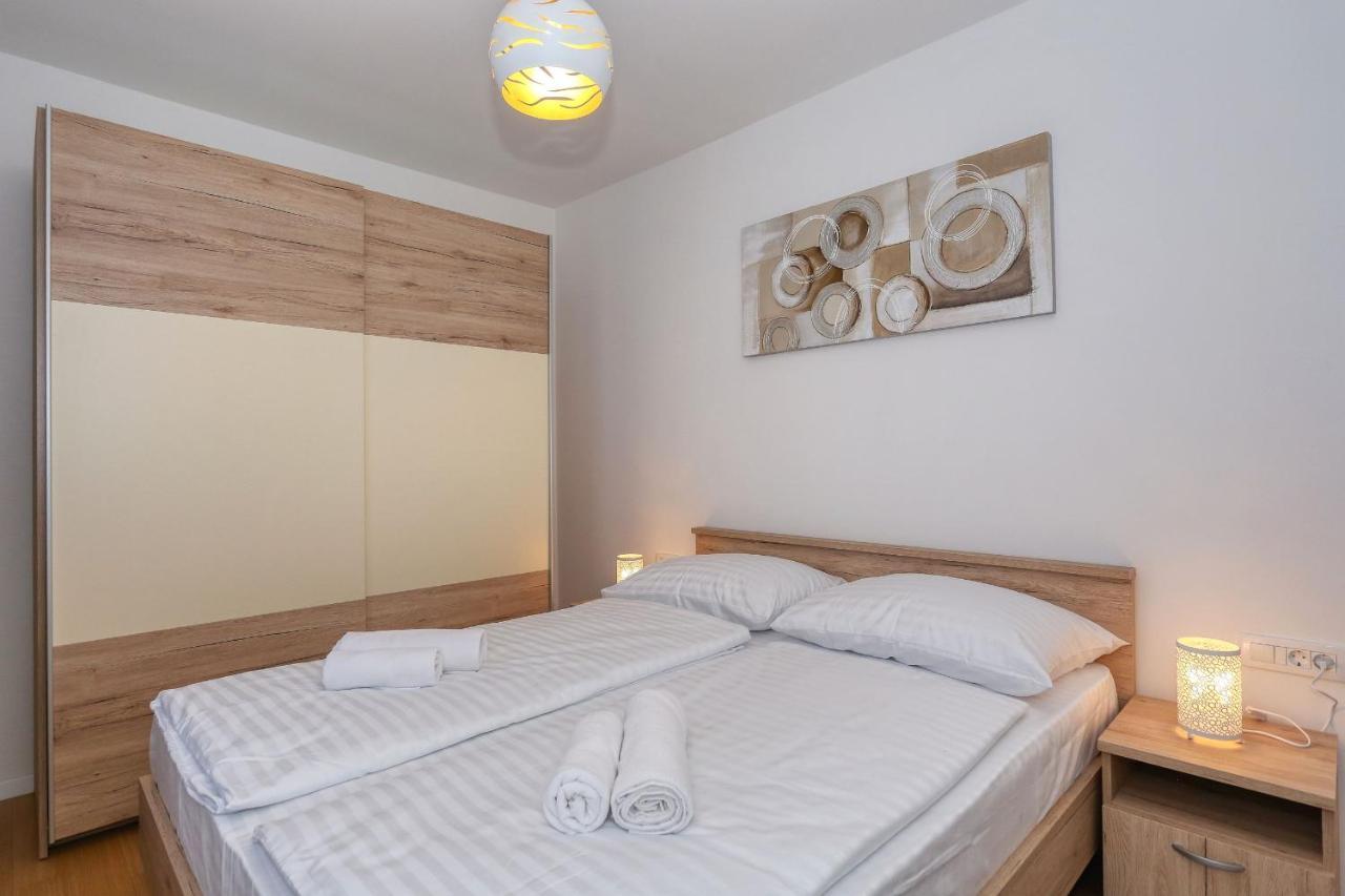 Apartments Perla With Free Parking Zadar Bagian luar foto