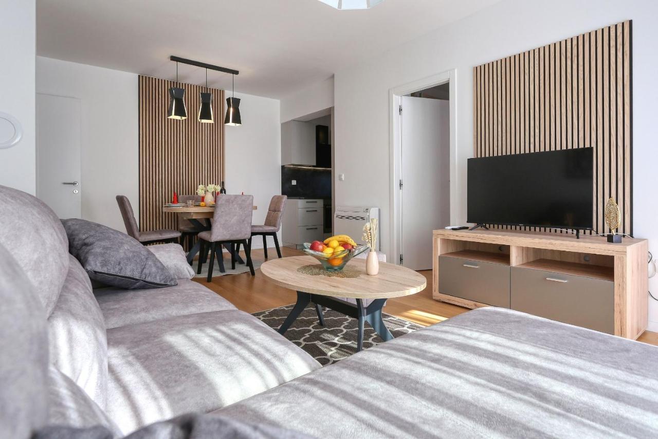 Apartments Perla With Free Parking Zadar Bagian luar foto