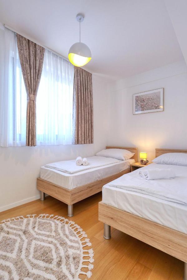 Apartments Perla With Free Parking Zadar Bagian luar foto